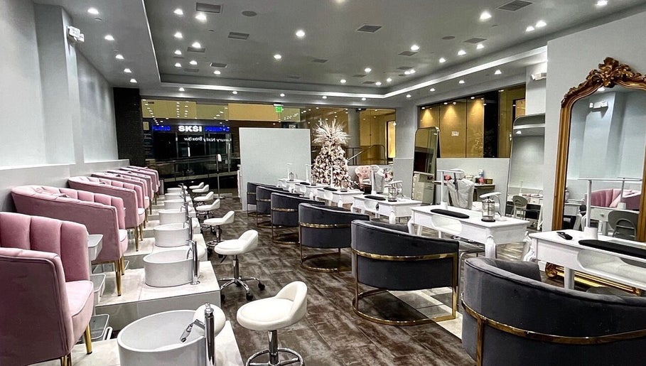 Luxury Nail and Brow Bar imaginea 1