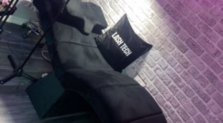 Comfortable lash station at Lashed By Vivianna in Birmingham, England, GB offering relaxation and style.