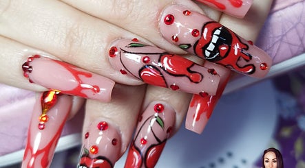 The Nail Junkie, bild 3