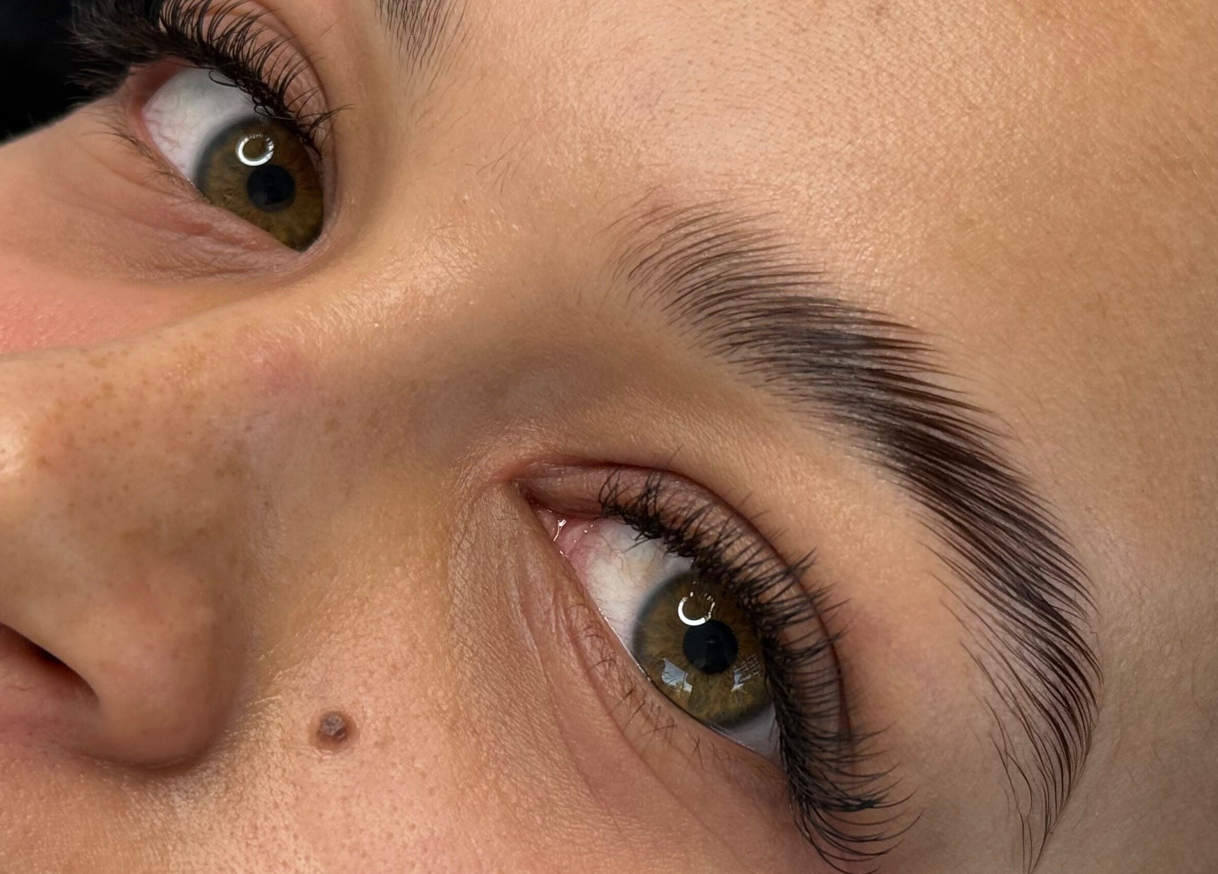 Close-up of stunning lashes at Lashes by Claudz, Roodepoort, Gauteng, ZA. Highlighting natural beauty.