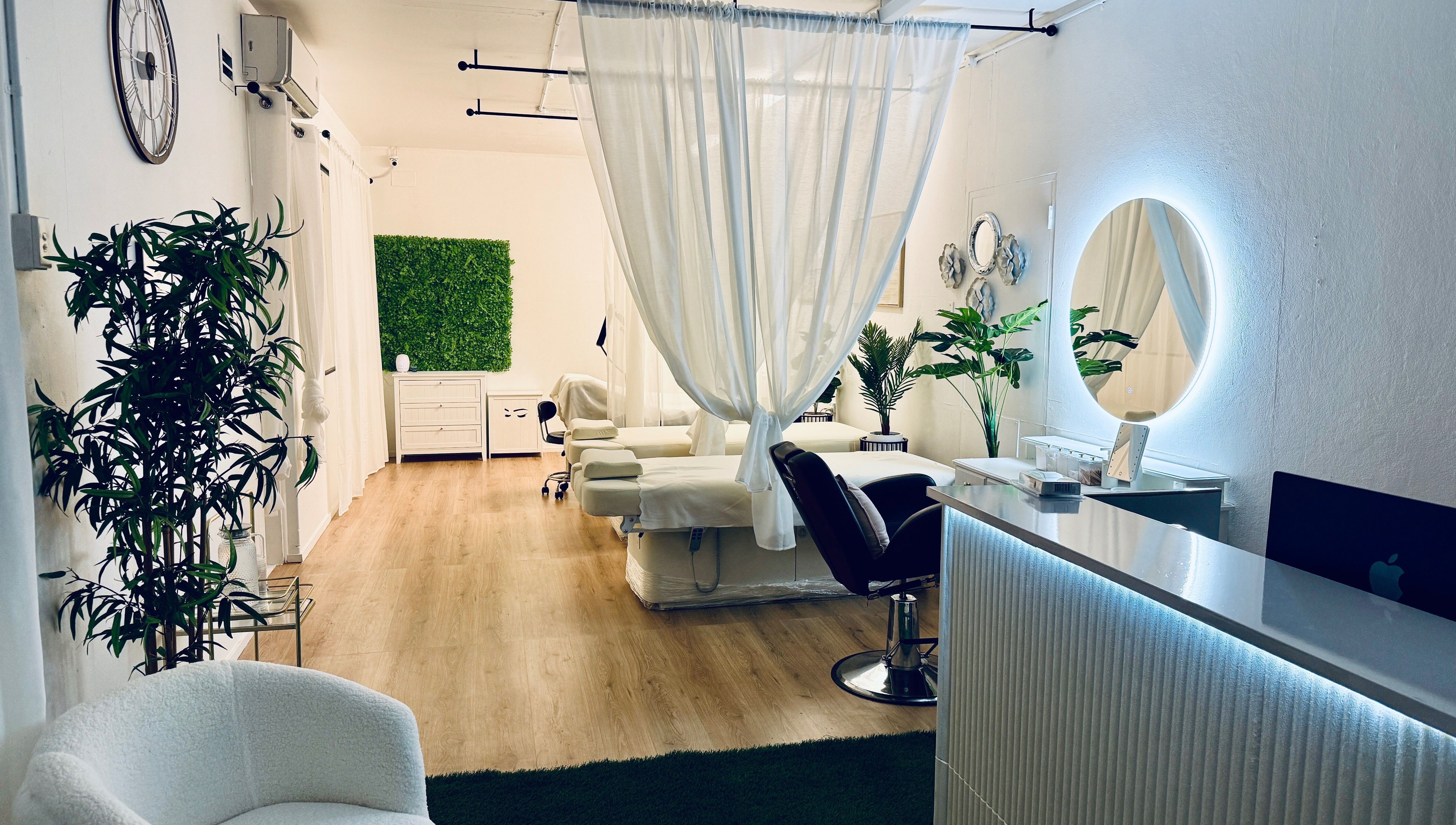 Relaxing interior of Beauty & Brow By Sus, Brookvale, New South Wales, AU, showcasing elegant salon design.