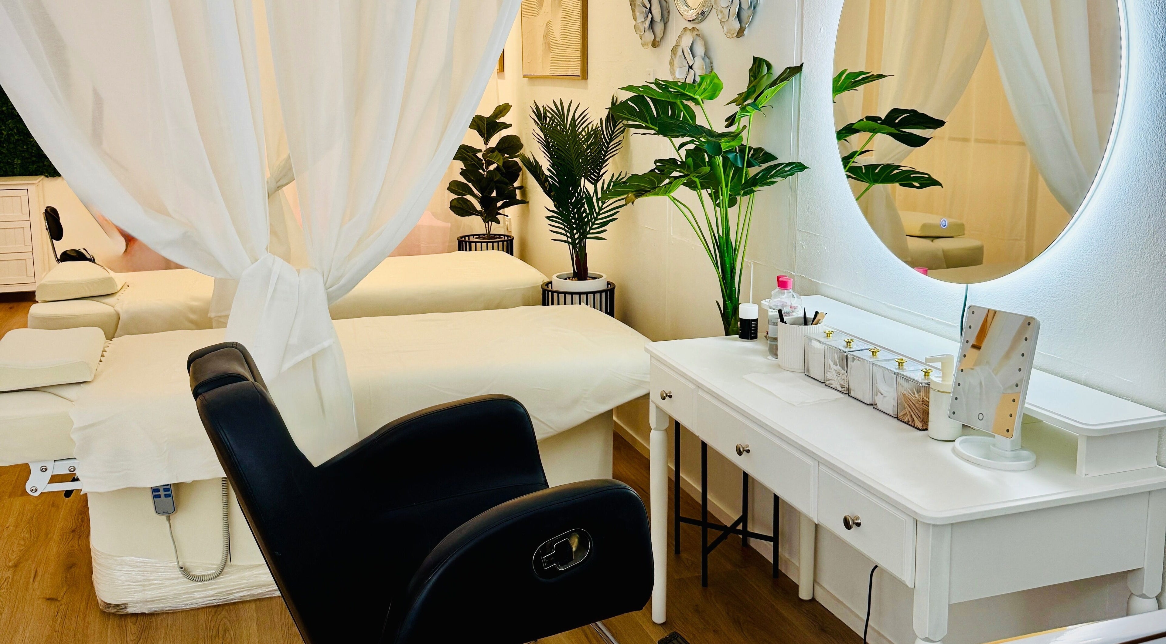 Relaxing beauty treatment room at Beauty & Brow By Sus, Brookvale, New South Wales, AU with modern decor.