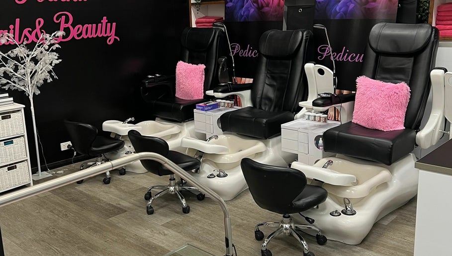 Polish'd Nail & Beauty Salon kép 1