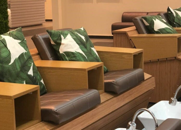 Relaxing spa chairs with tropical pillows at Primadonna Center, الظهران, المنطقة الشرقية, SA.