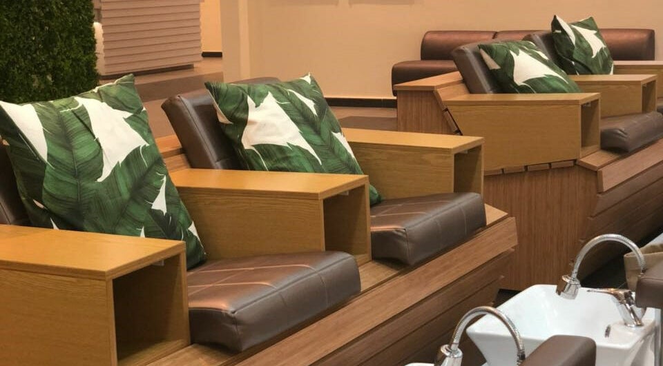 Relaxing spa chairs with tropical pillows at Primadonna Center, الظهران, المنطقة الشرقية, SA.