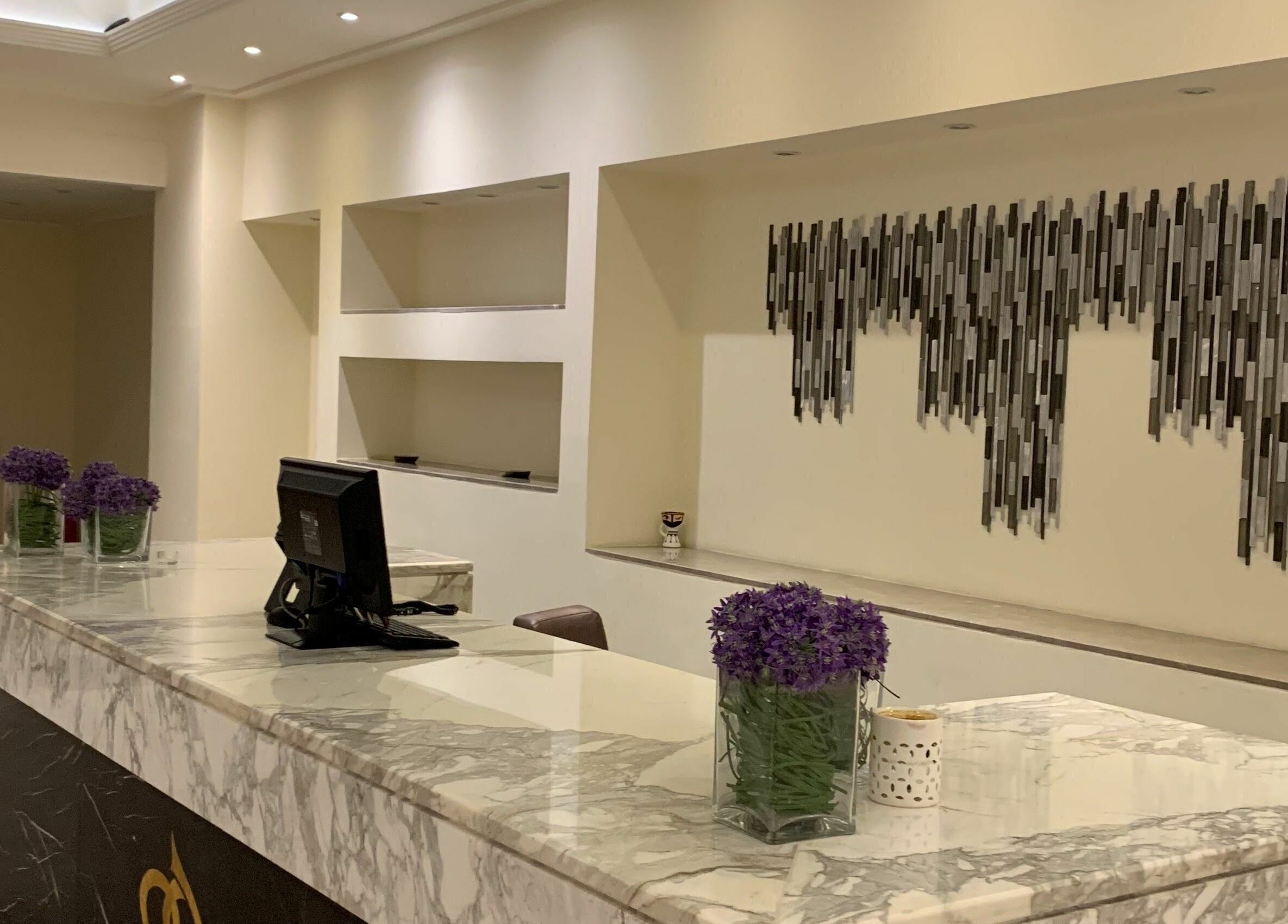 Primadonna Center reception with marble desk in الظهران, المنطقة الشرقية, SA.