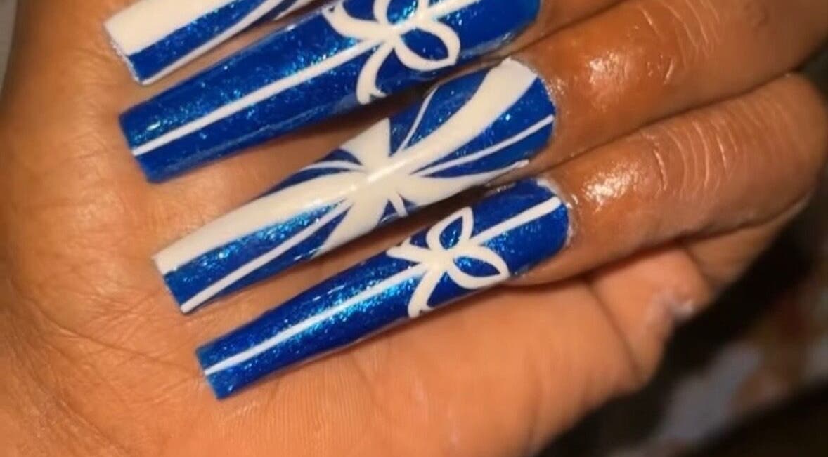 Stylish blue and white nail art by Nailzbyari in Columbus, Ohio, US.