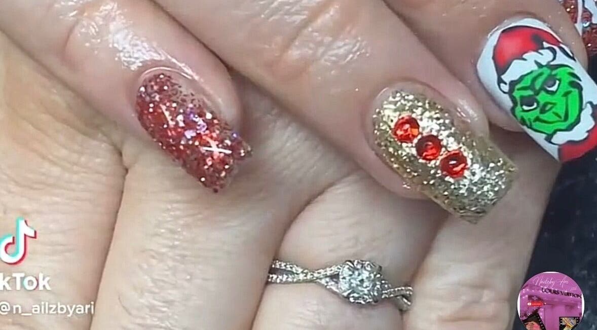 Festive nail art with glitter and design by Nailzbyari in Columbus, Ohio, US.