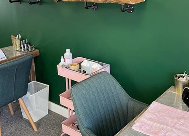 Nail station at The Beauty Hut Pontyclun, Pontyclun, Wales, GB with green walls and pink organizer.