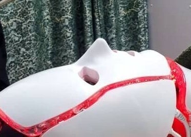 LED facial mask treatment at Minderswarmth Spa in Lekki, Lagos, NG reduces wrinkles and rejuvenates skin.