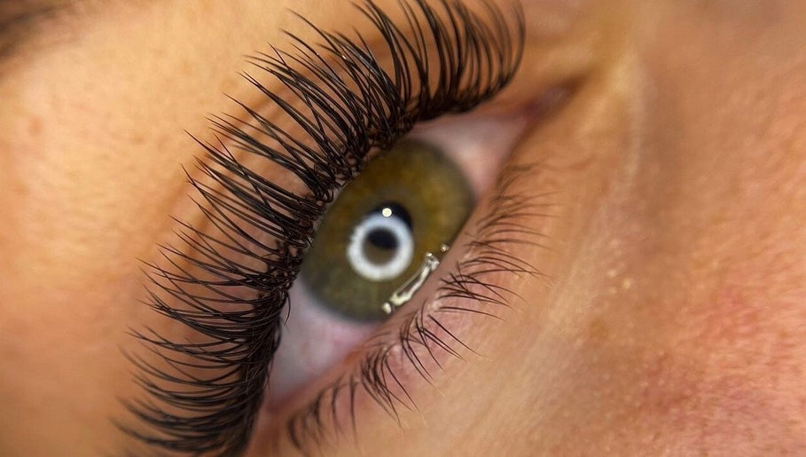 Close-up of eyelash extension at Shanice Marie Beauty, Taunton, England, GB. Enhance your natural beauty.