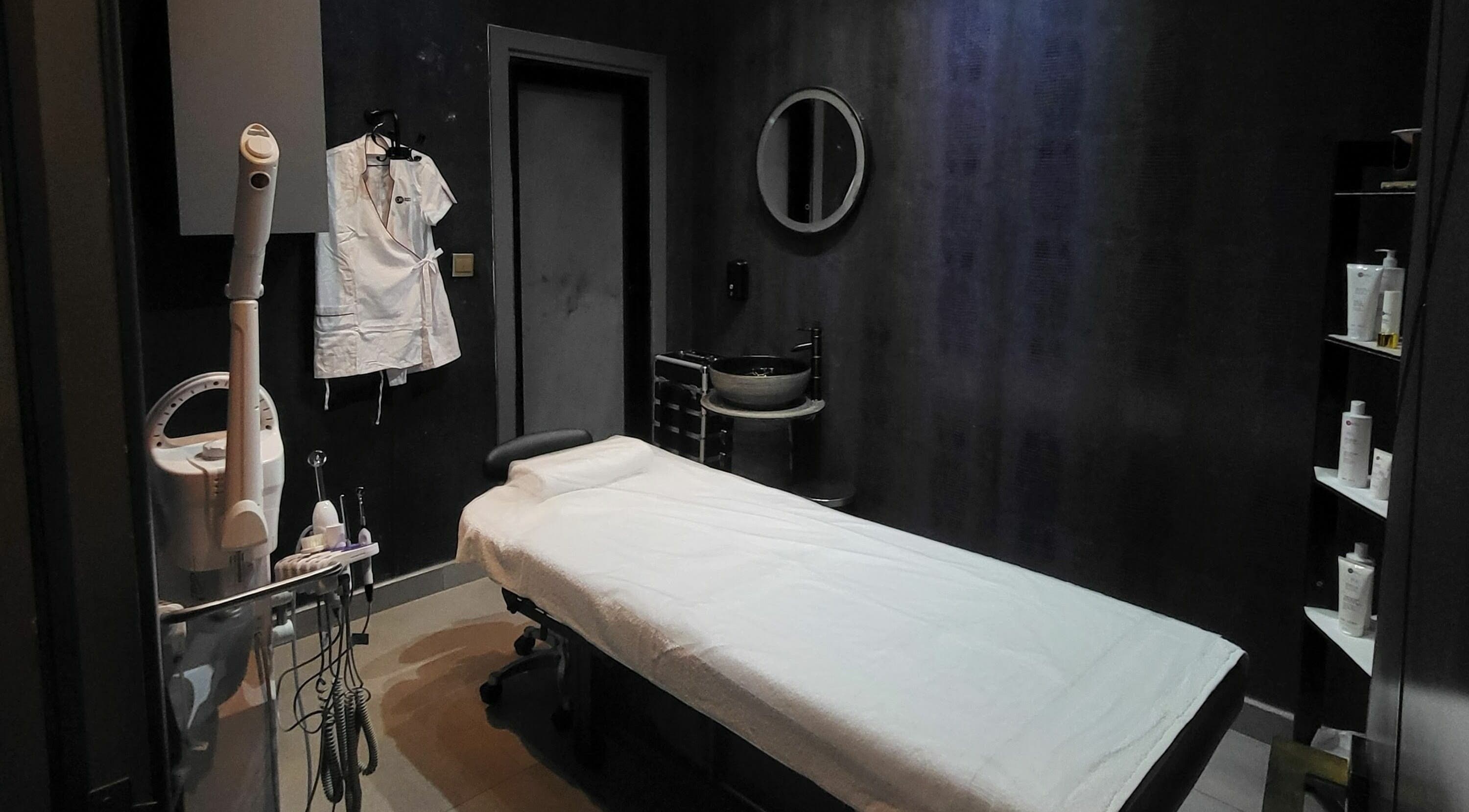 Cozy treatment room at Ella Vera Lounge Spa, Al Ain, AE, featuring a massage table and relaxing ambiance.