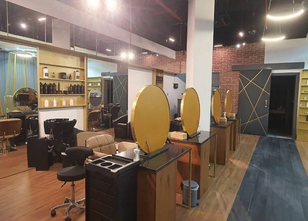 Stylish interior of Ella Vera Lounge Spa in Al Ain, AE with modern decor and beauty stations.