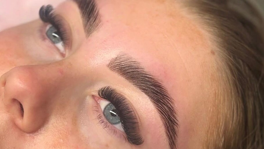 Lashes By Katie – kuva 1