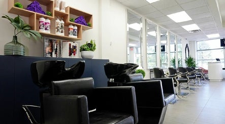 Salon 77 Hair Design Newmarket – obraz 2