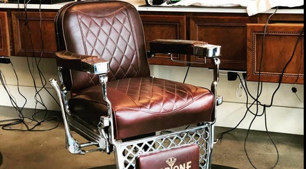 Throne Traditional Barbershop at the Pearl image 2