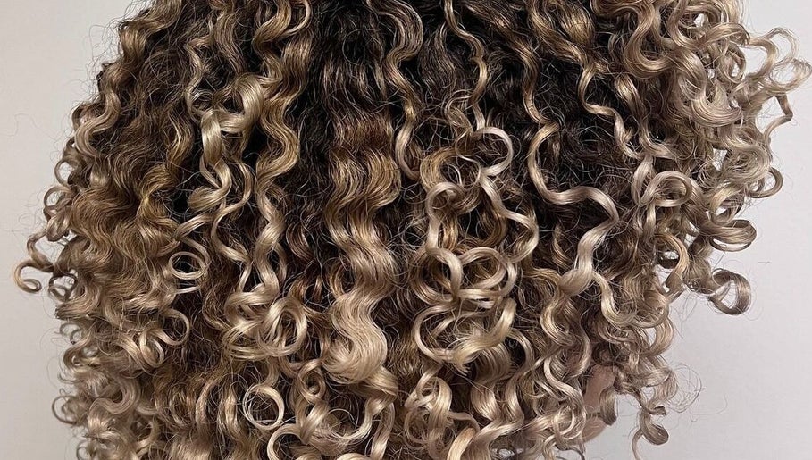 Rooots Curl Studio slika 1