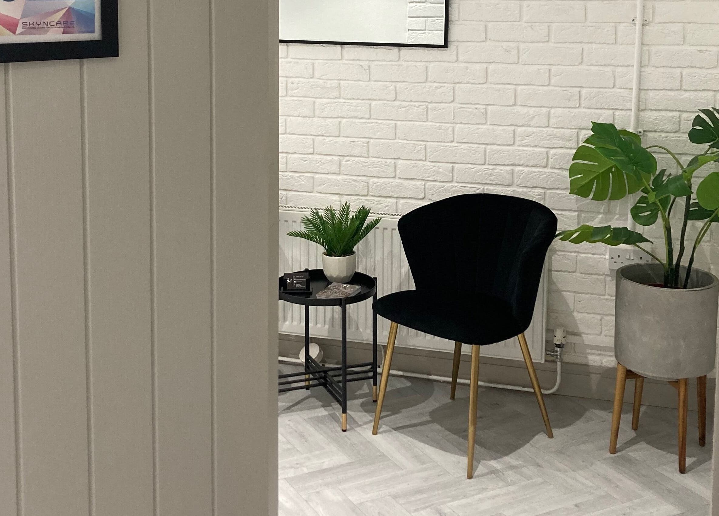 Chic waiting area with plants at Samantha Maunder Skin & Laser, Penarth, Wales, GB. Inviting and tranquil ambiance.