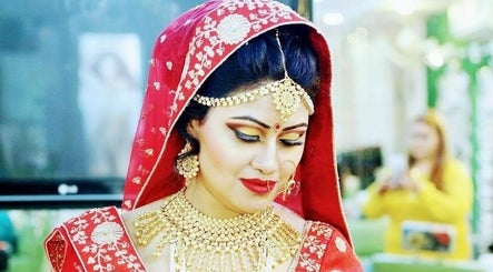 SUKHVINDER MAKEOVERS | SALON SERVICE image 2