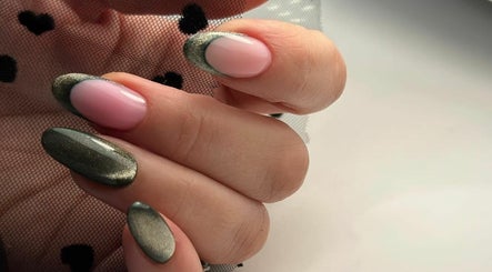 B Ellini Nails And Beauty imaginea 2