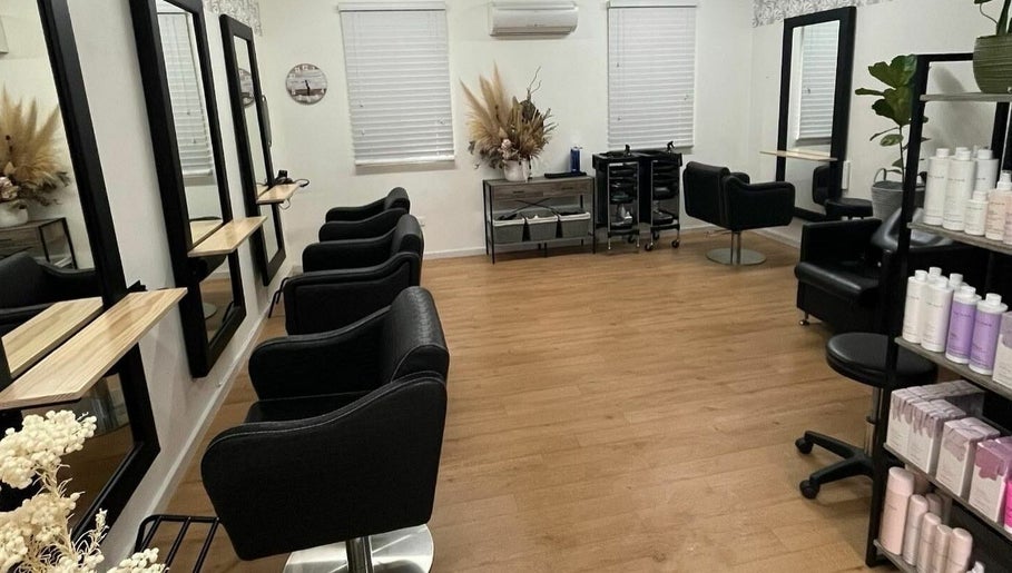 Merilion Hair Studio, bild 1
