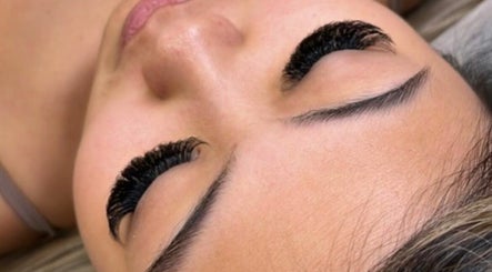 Leobabylashes image 3