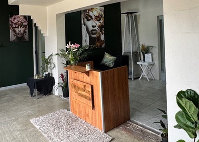 Elegant reception area at Myrakia Beauty & Laser Bar in Benoni, Gauteng, ZA with stylish decor and artwork.