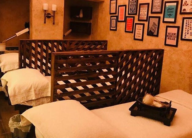 Relaxing treatment room at Clippers Salon Zamzama Branch, Karachi, Sindh, PK with cozy beds and decor.