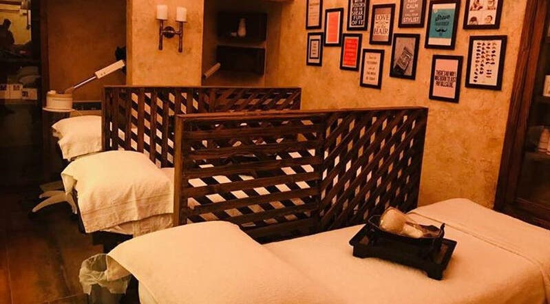 Relaxing treatment room at Clippers Salon Zamzama Branch, Karachi, Sindh, PK with cozy beds and decor.