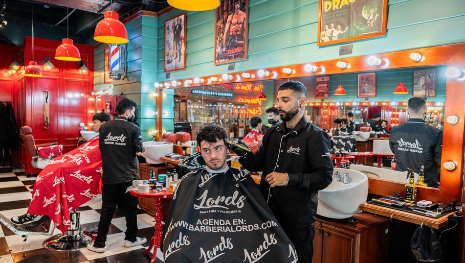 Barberia Lords ®️ C.C. Plaza Claro – obraz 1