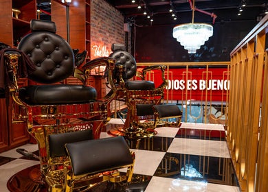Sillas de barbería de lujo en Barberia Lords ®️ VIP C.C. Unicentro, Bogotá, Bogotá, CO.