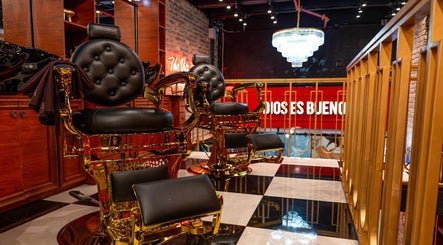Sillas de barbería de lujo en Barberia Lords ®️ VIP C.C. Unicentro, Bogotá, Bogotá, CO.