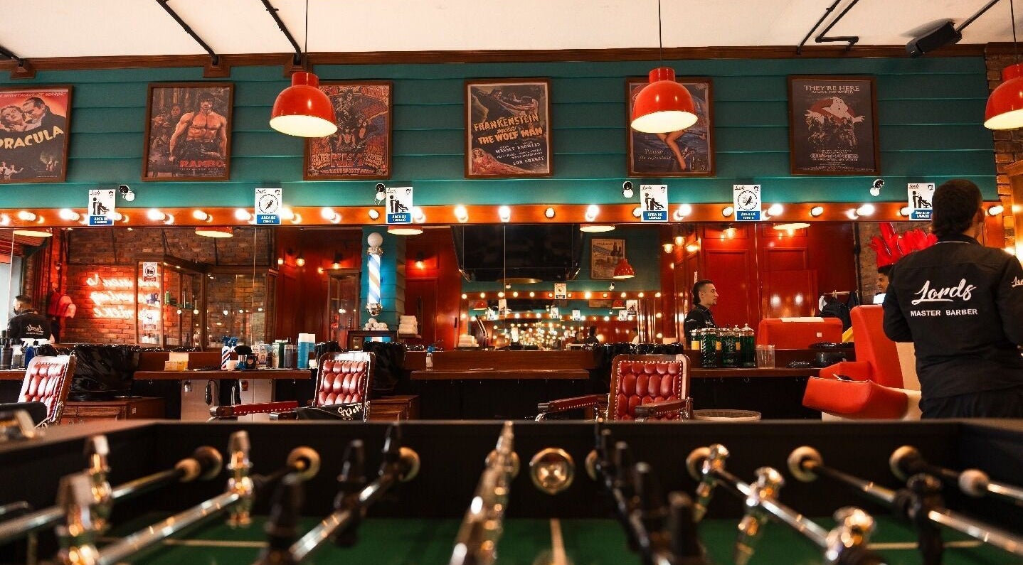 Interior vintage de Barberia Lords Essential C.C. Santa Fe (Tienda Plus), Bogotá, Cundinamarca, CO.