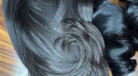 Luxurious hair extensions at Weave Darling Luxury Hair Boutique, Kingston, St. Andrew Parish, JM.