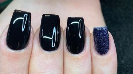 Leah's Nail Bar image 2