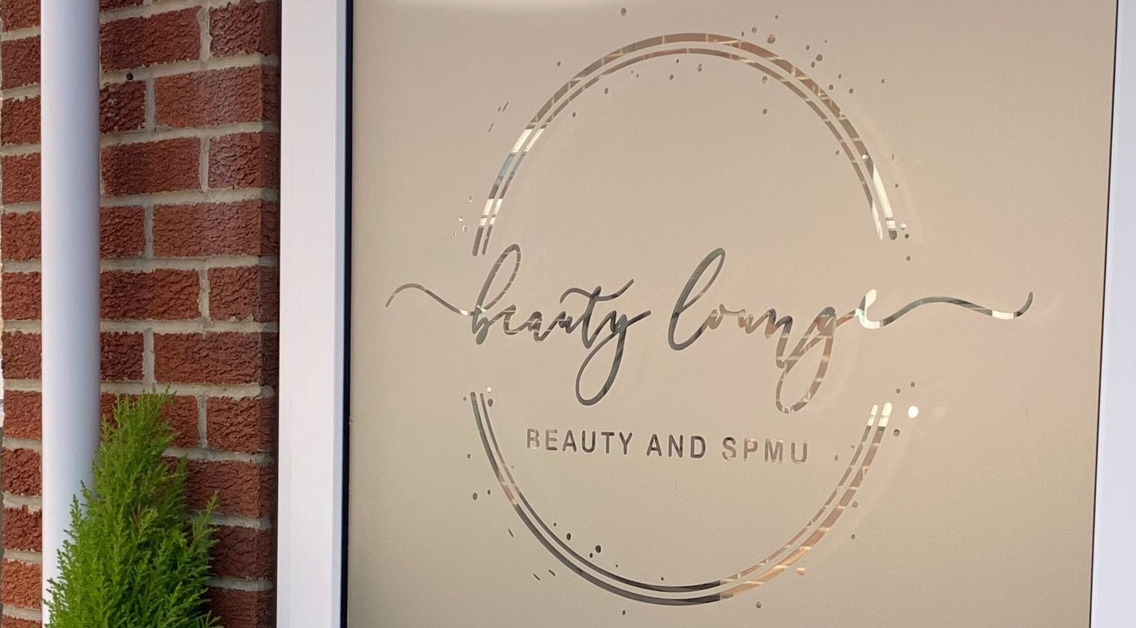 Lily May Make-up Artist in Leeds, England, GB reveals chic beauty lounge entrance.