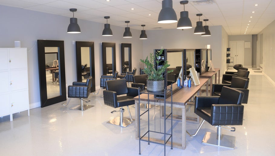 hình ảnh 1 của Young Trend Hair Studio UTSC