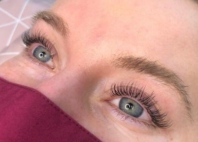 Beautifully enhanced eyelashes at Jasmine’s Beautique, Ebley, England, GB, showcasing expert styling.