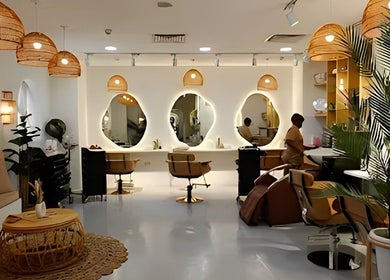 Elegant and modern interior of Off White Salon & Spa in Abu Dhabi, AE with stylish mirrors and seating.