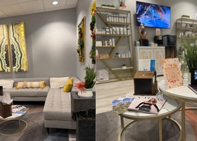 Relaxing lounge at Infusion Care - Las Vegas in Las Vegas, Nevada, US with modern decor and comfortable seating.