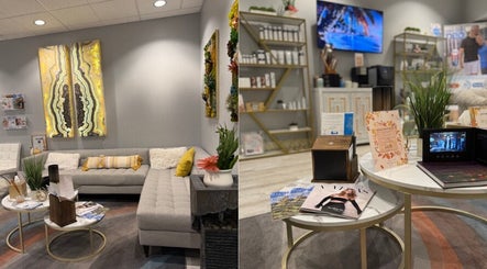 Relaxing lounge at Infusion Care - Las Vegas in Las Vegas, Nevada, US with modern decor and comfortable seating.