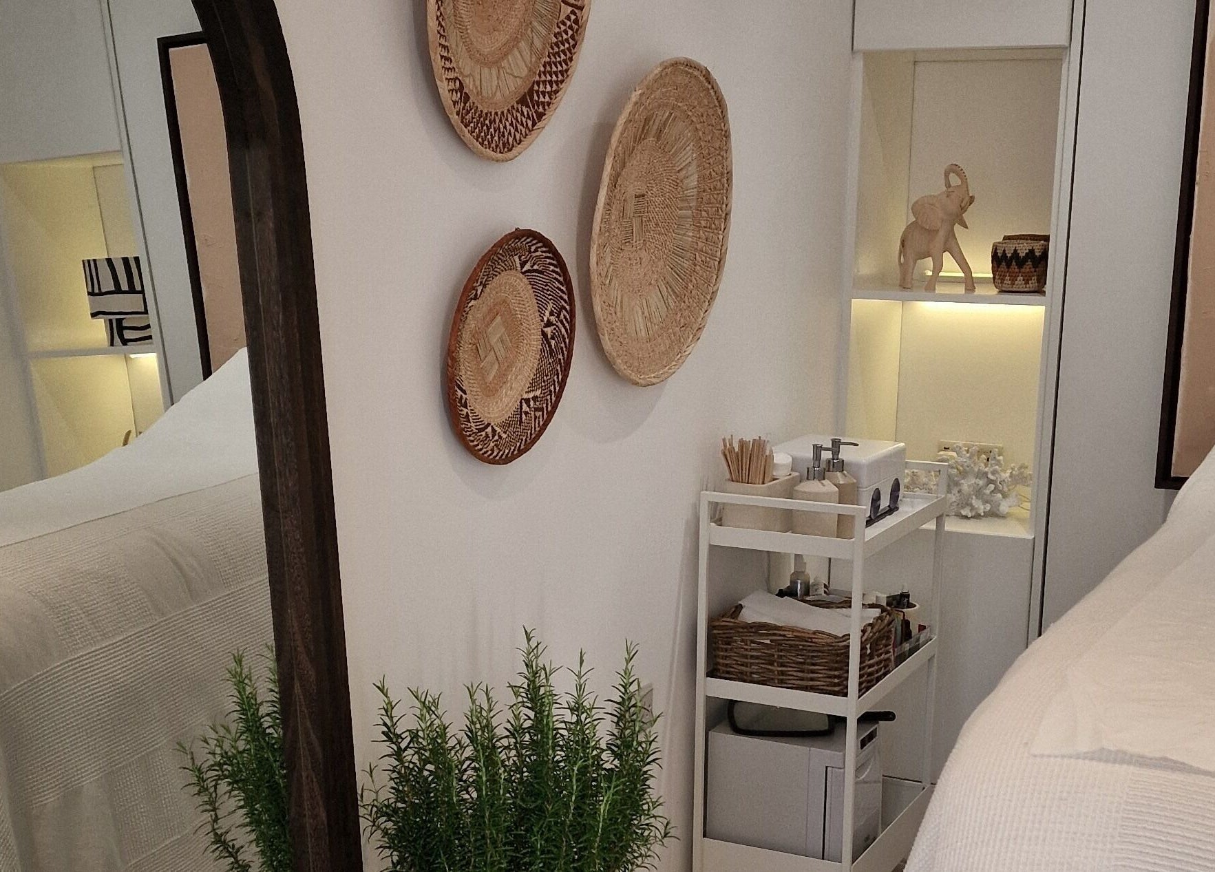 Relaxing spa room at Klae Beauty, Camberley, England, GB with decor and treatment bed.