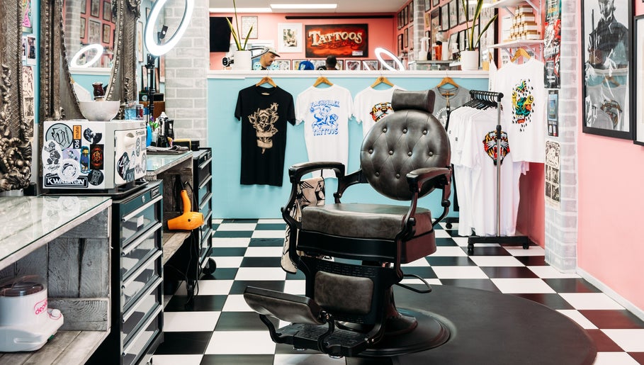 Busters Tattoo and Barbershop Bild 1