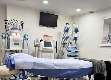 Modern equipment at Shape Zone London, a top beauty clinic in London, England, GB, offering advanced treatments.