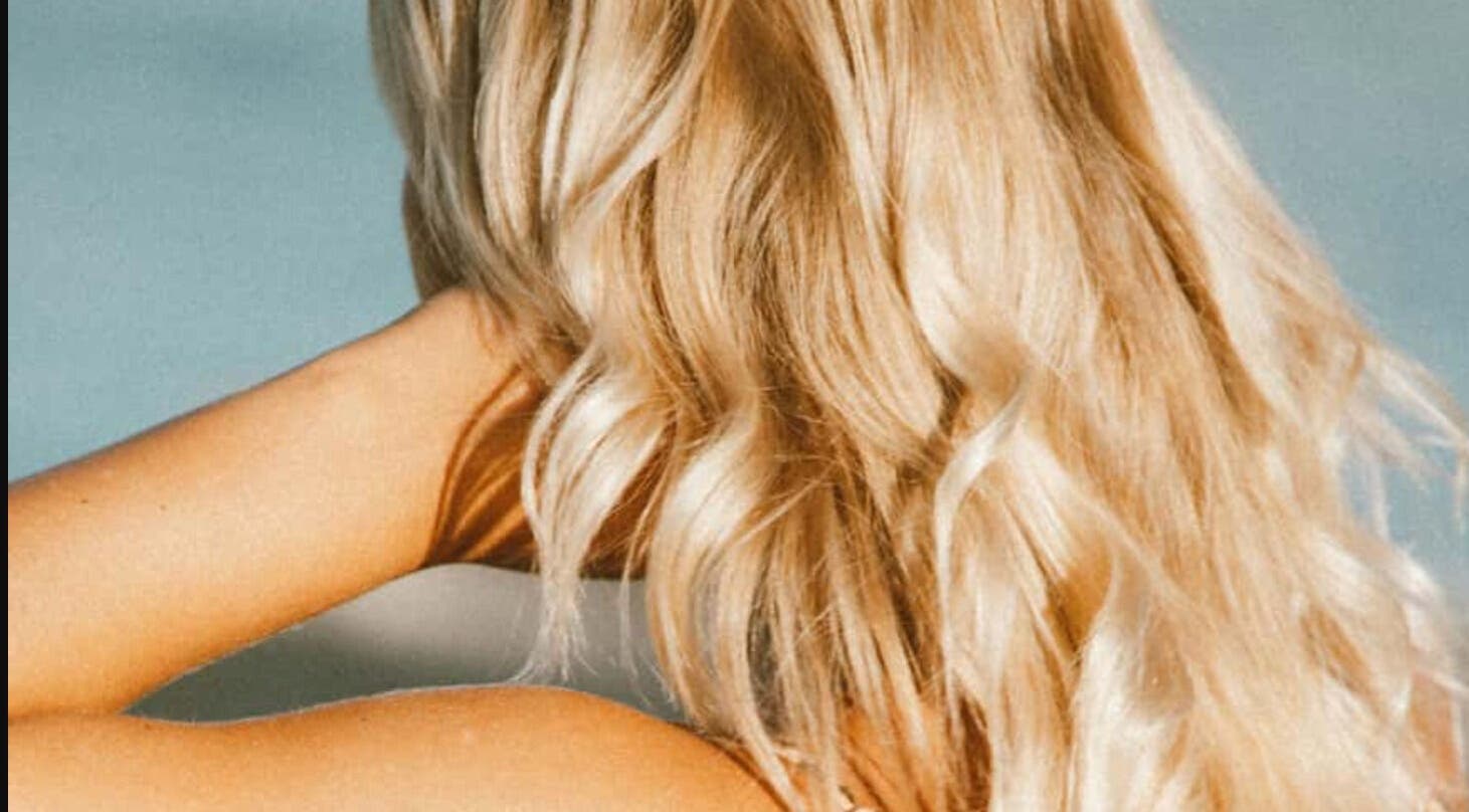 Flowing blonde hair at BIMBOS, Palm Beach, Queensland, AU. Perfect beach day look and beauty inspiration.