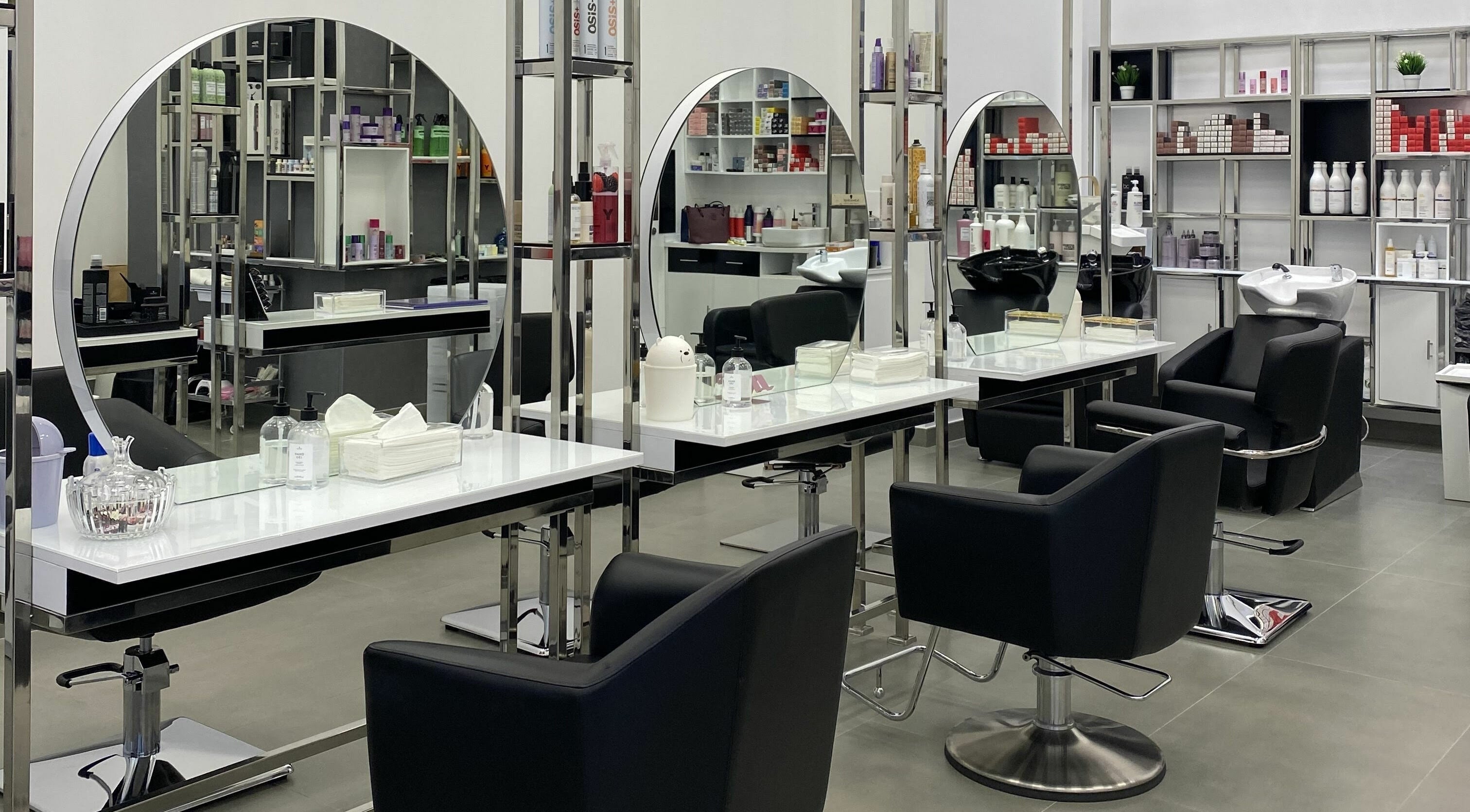 Modern chairs and mirrors at Hair by Rojin Salon, Dubai, Dubai, AE. Stylish and welcoming beauty space.