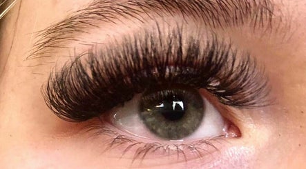 Lashes by Lorna image 2