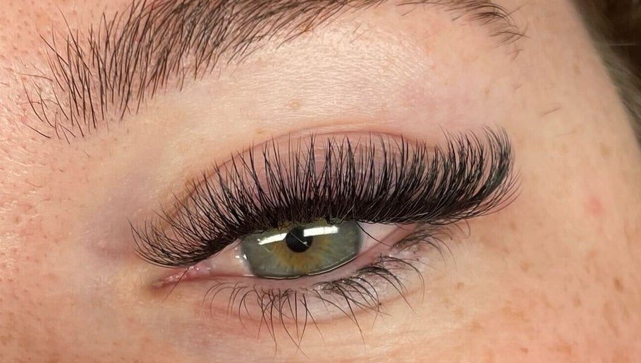 The Lash Hub image 1