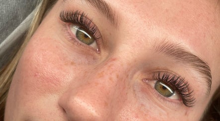 The Lash Hub image 2