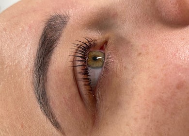 Close-up of expertly manicured eyelashes at Simply Skin and Beauty, Alkimos, Western Australia, AU.